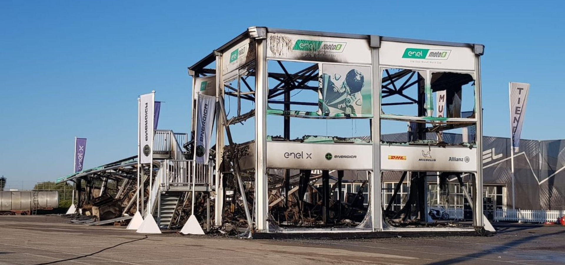Incendio nel paddock della MotoE