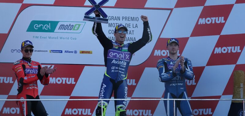 Eric Granado memenangkan perlombaan salah satu MotoE di Valencia