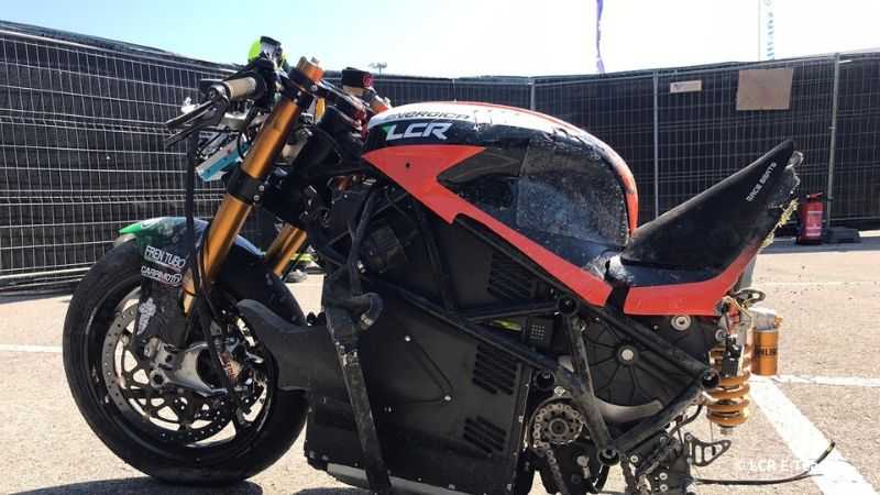 La moto di Niccolò Canepa dopo l'incidnete in curva 11 La moto di Niccolò Canepa dopo l'incidnete in curva 11