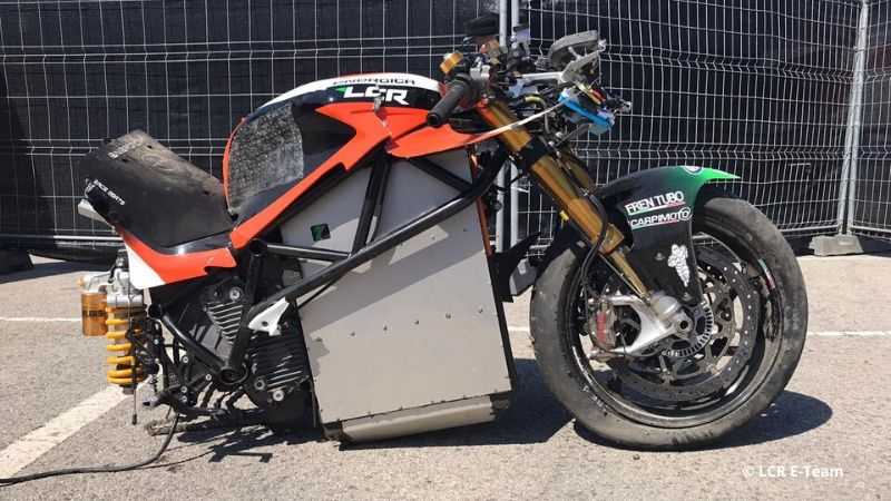 La moto di Niccolò Canepa dopo l'incidnete in curva 11 La moto di Niccolò Canepa dopo l'incidnete in curva 11