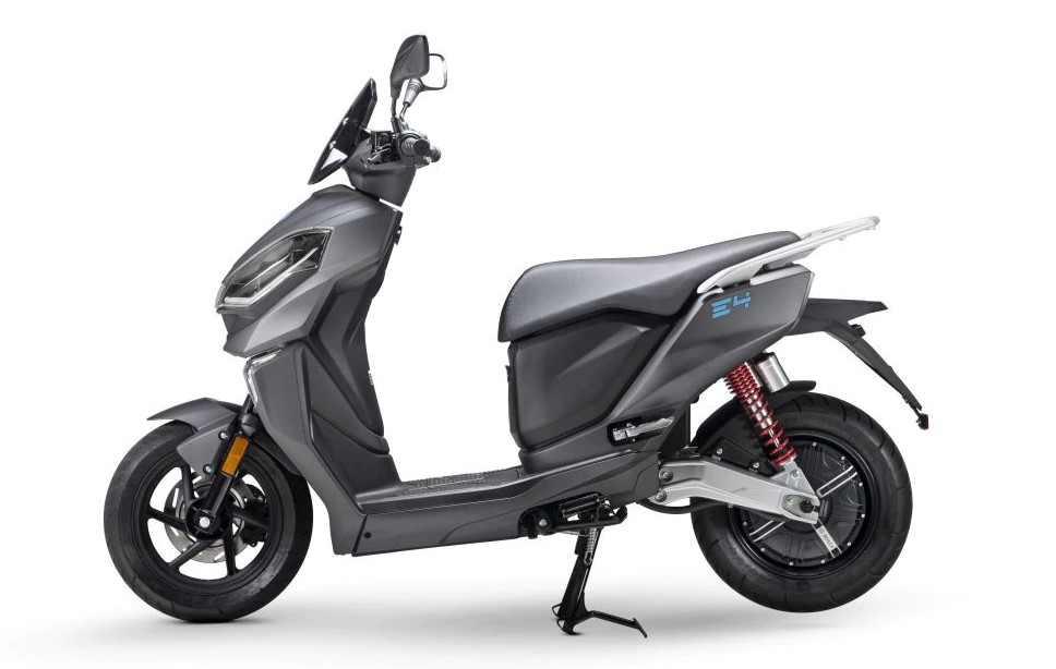 Record sales for electric scooters in the first half of 2022 / LIFAN E4