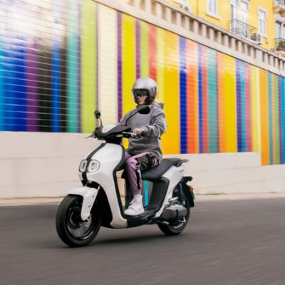 Cheap Electric Scooters: YAMAHA NEO's