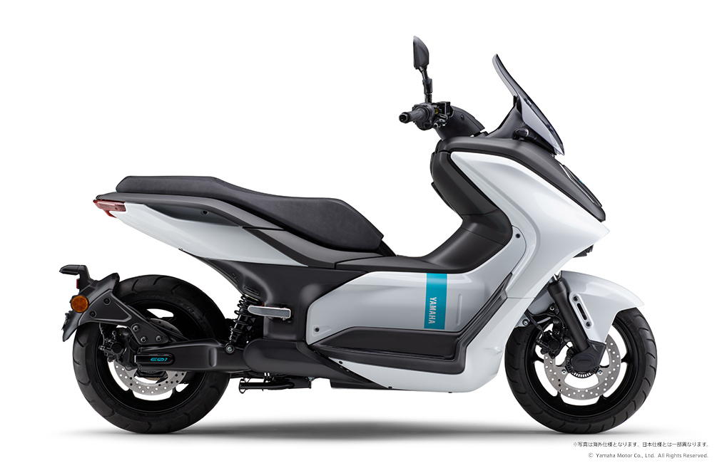 Lo scooter elettrico Yamaha E01 (Foto: Yamaha Motor)