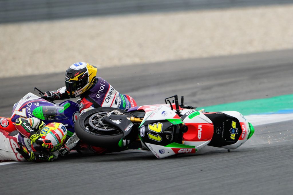 MotoE at Assen - The crash of Miquel Pons in Race 2