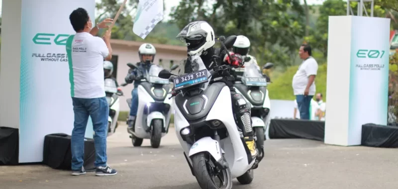 Yamaha E01: lo scooter elettrico giapponese è sceso in strada in Indonesia