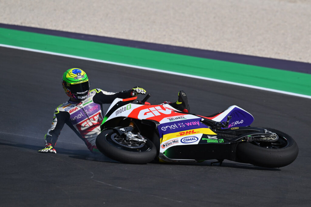 Eric Granado a terra durante Gara 1 della MotoE a Misano 2022