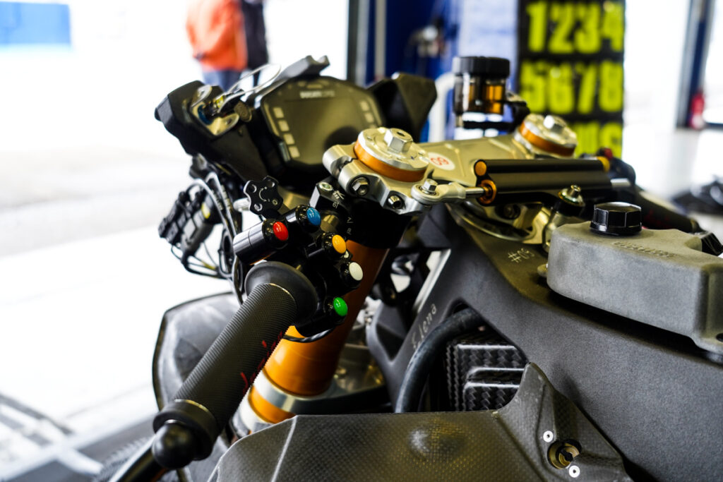 I pulsanti dei controlli elettronici della Ducati MotoE