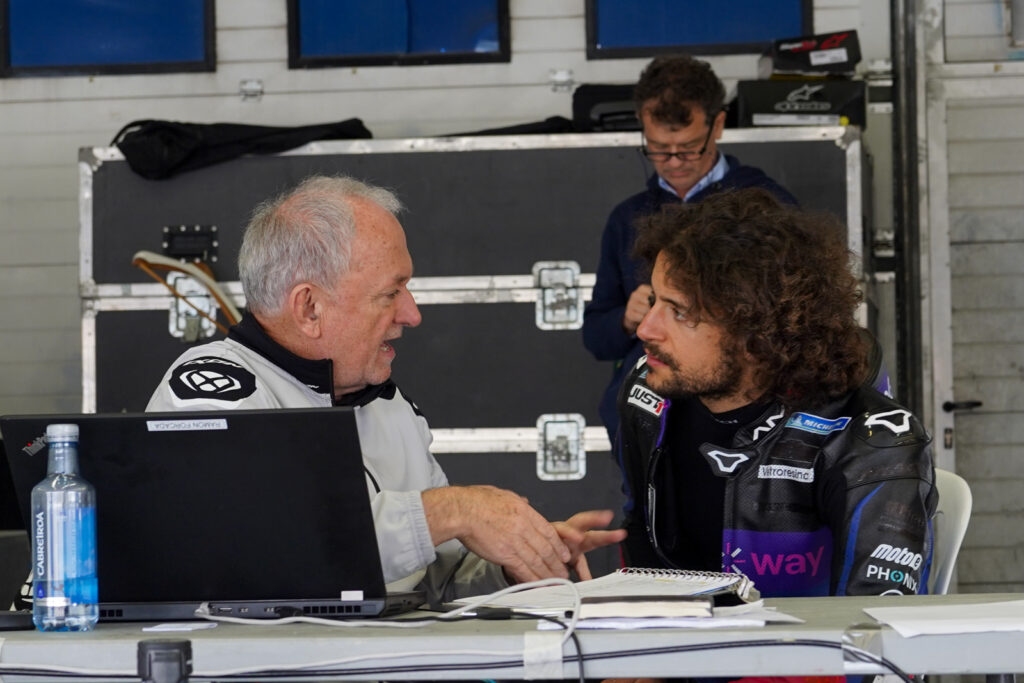 Ramon Forcada e Andrea Mantovani durante i test della MotoE 2023 a Jerez