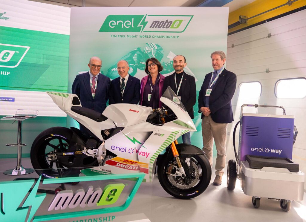 Carmelo Ezpeleta (Dorna CEO), Francesco Starace (Enel CEO), Elisabetta Ripa (Enel X Way CEO), Claudio Domenicali (Ducati CEO) e Giovanni Copioli (FIM Vice President) alla presentazione del Campionato del Mondo FIM Enel MotoE 2023