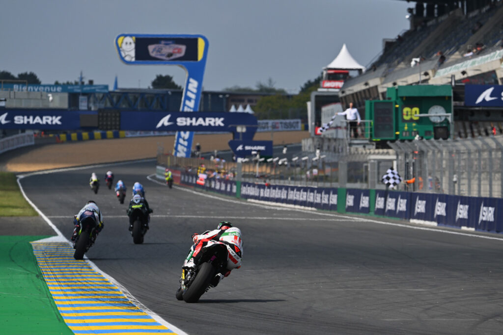 L'arrivo di gara 2 della MotoE a Le Mans