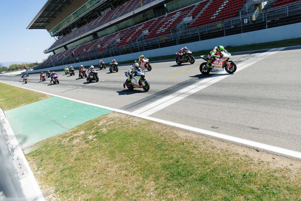 La partenza della simulazione di gara della MotoE a Barcellona