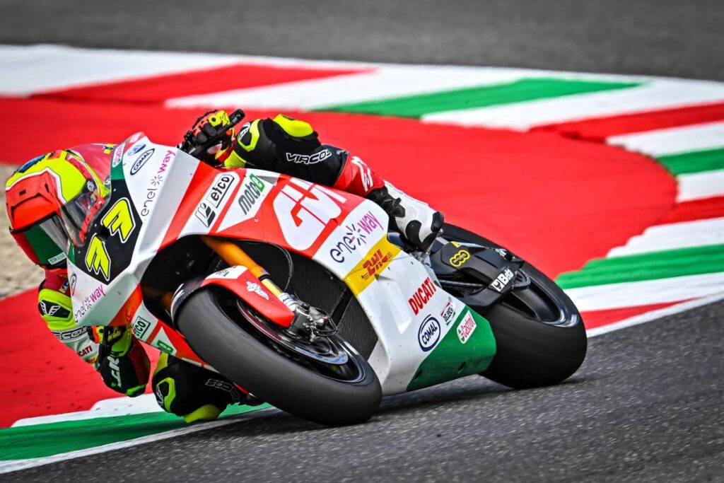 Miquel Pons in pista con la Ducati V21L al Mugello 