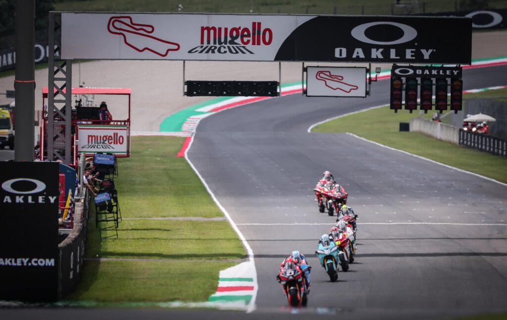 I piloti della MotoE in pista al Mugello per il GP d'Italia