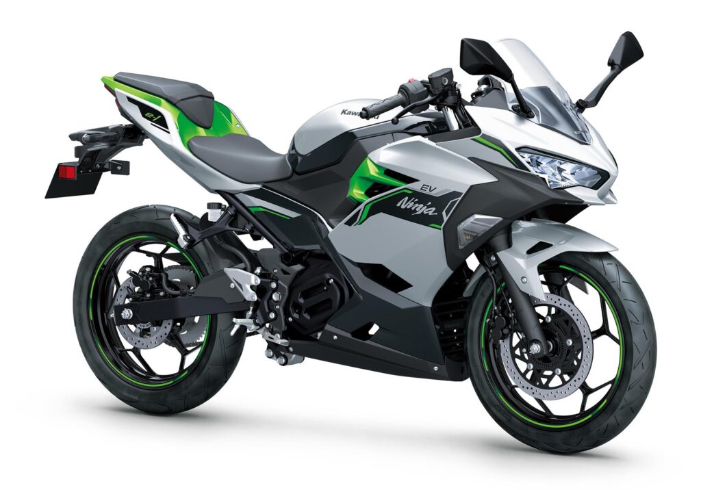 Ninja e-1 e Z e-1: presentate le prime moto elettriche di Kawasaki