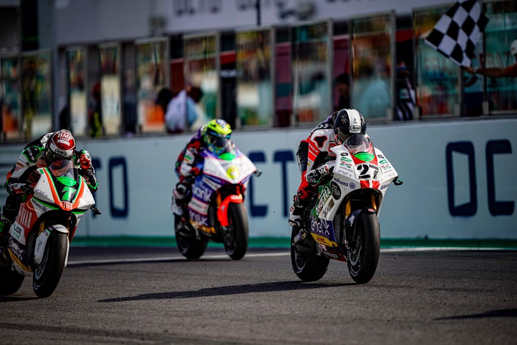 Mattia Casadei con la Energica MotoE della Sic58 Squadra Corse 