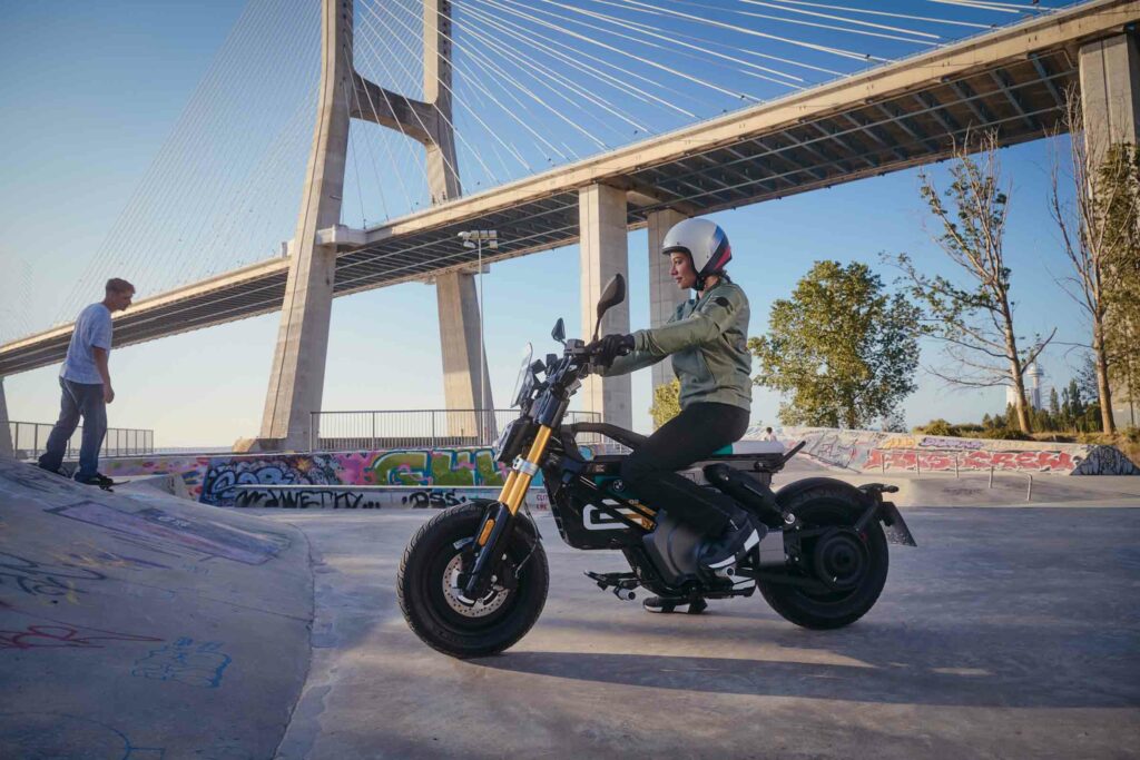 10 scooter elettrici da acquistare con gli incentivi 2024  BMW CE 02