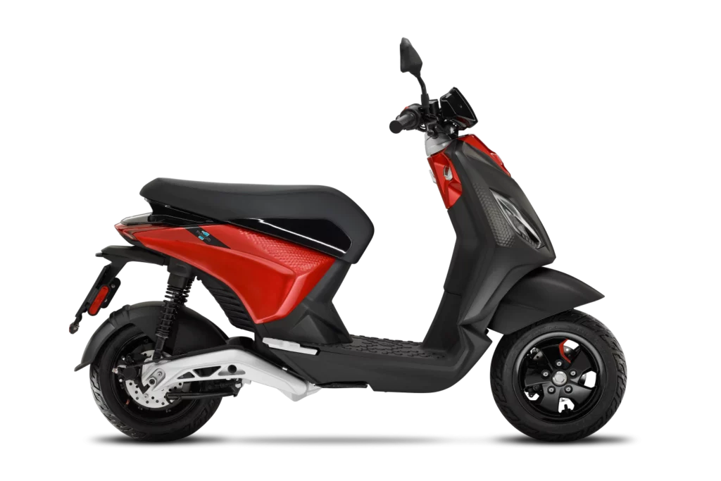 10 scooter elettrici da acquistare con gli incentivi 2024 / Piaggio 1