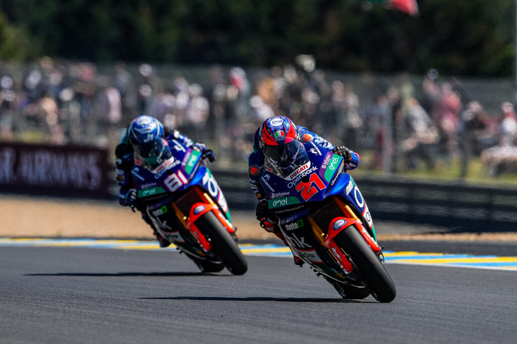 Kevin Zannoni e Jordi Torres con la Ducati V21L dell'Openbank Aspart Team durante il Gp di Francia della MotoE 2024