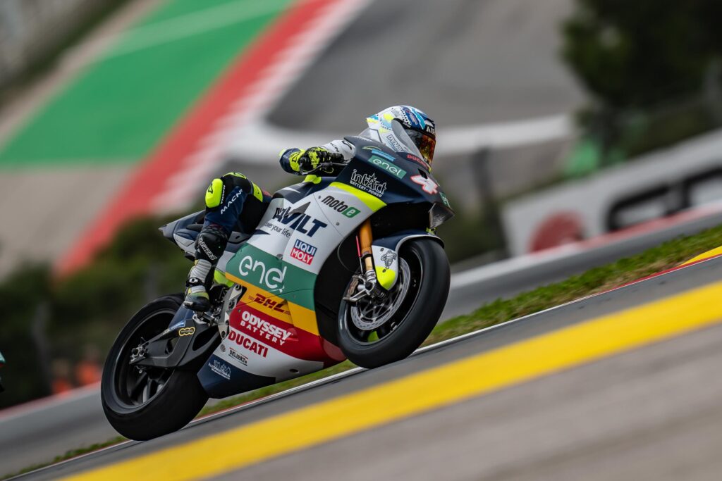 Hector Garzò con la Ducati V21L 2024 del team Dynavolt IntactGP MotoE