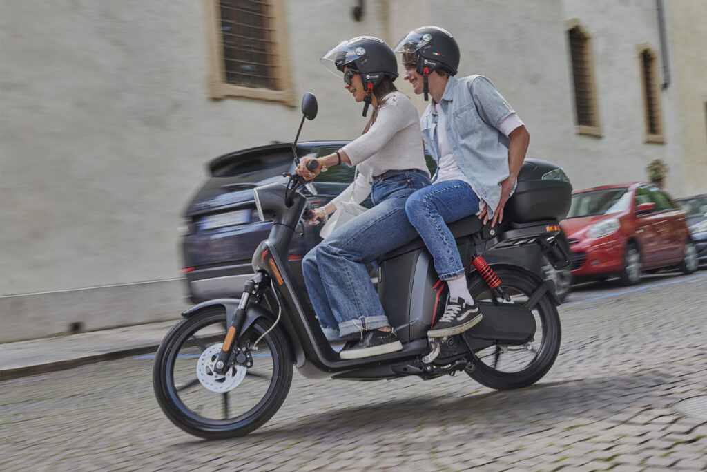 10 scooter elettrici da acquistare con gli incentivi 2024 / ASKOLL eS3 Evo