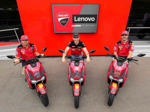 Lo Scooter Elettrico VMotoSoco CPx del team Ducati Lenovo MotoGP